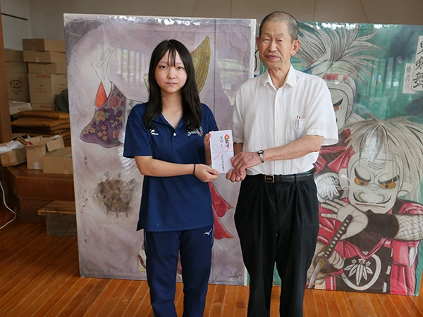 菊池弥文子さんを激励